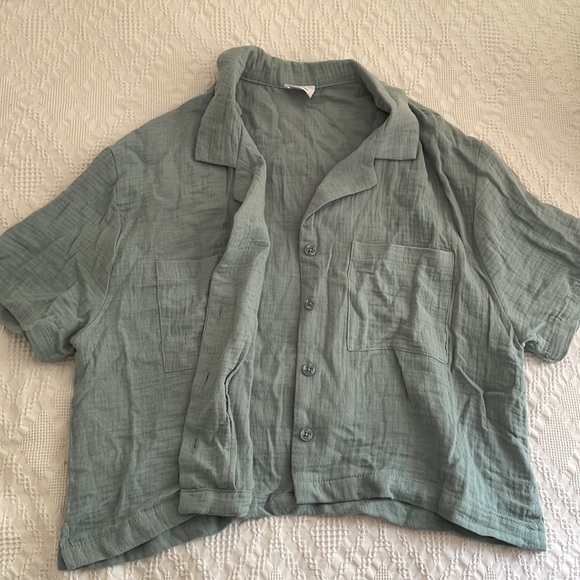 -linen cropped button up tee - Picture 3 of 3